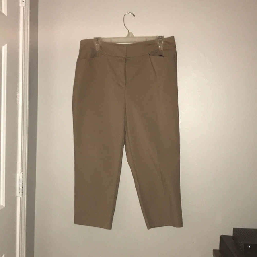 Tan capris